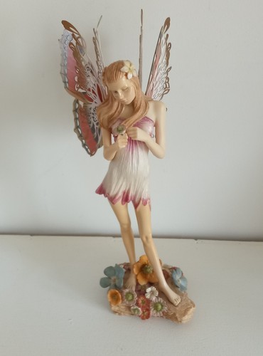 Pretty daisy the fairy - fairy, way